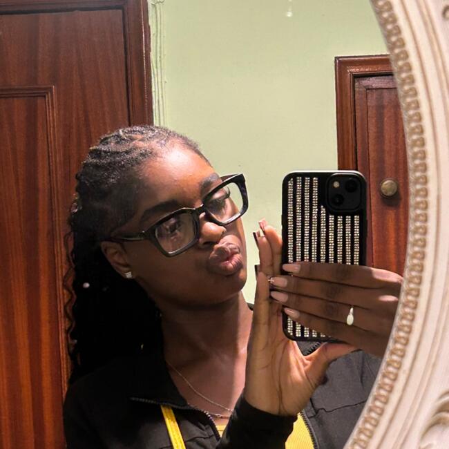 Babysitter in Belas: Djamila