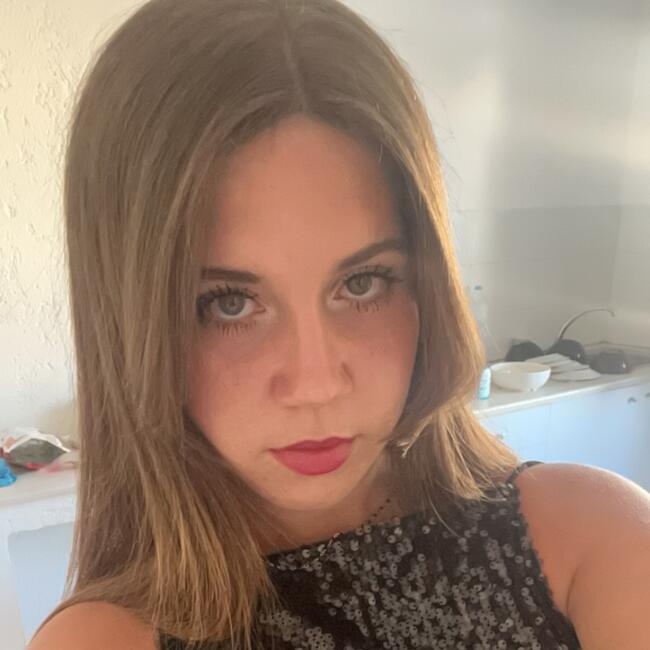 Babysitter in Saint-Gilles: Nina