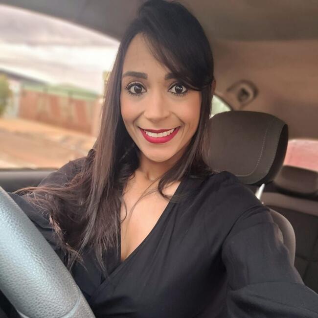 Emprego de babá em Brasília: Layara