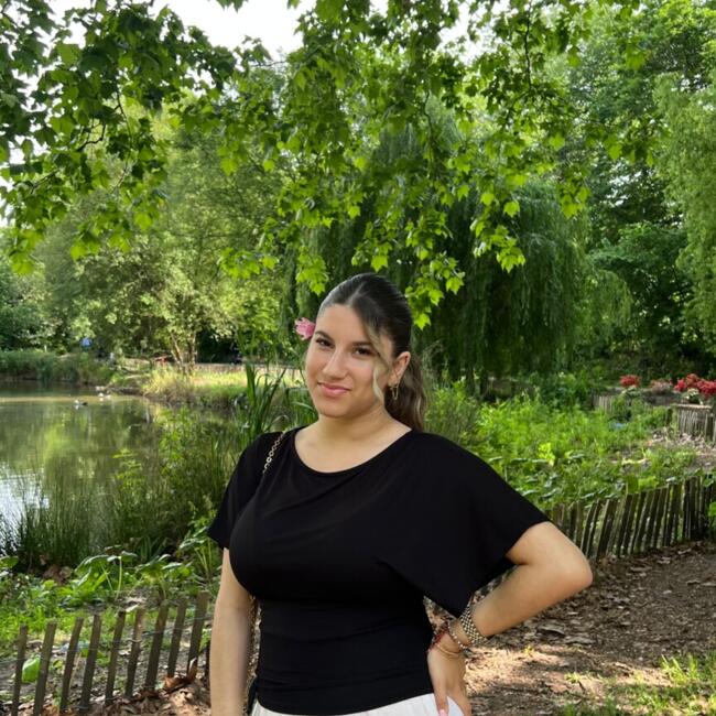 Babysitter in Bordeaux: Chérine