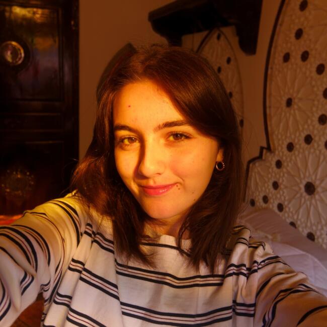 Babysitter in Paris: Emma