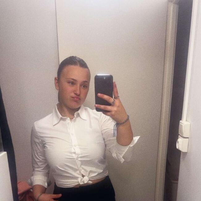 Babysitter in Bassens: Camylle