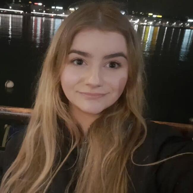 Babysitter in Nottingham: Kira