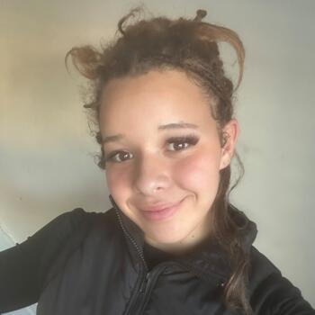Babysitter in Central Coast: Emmie