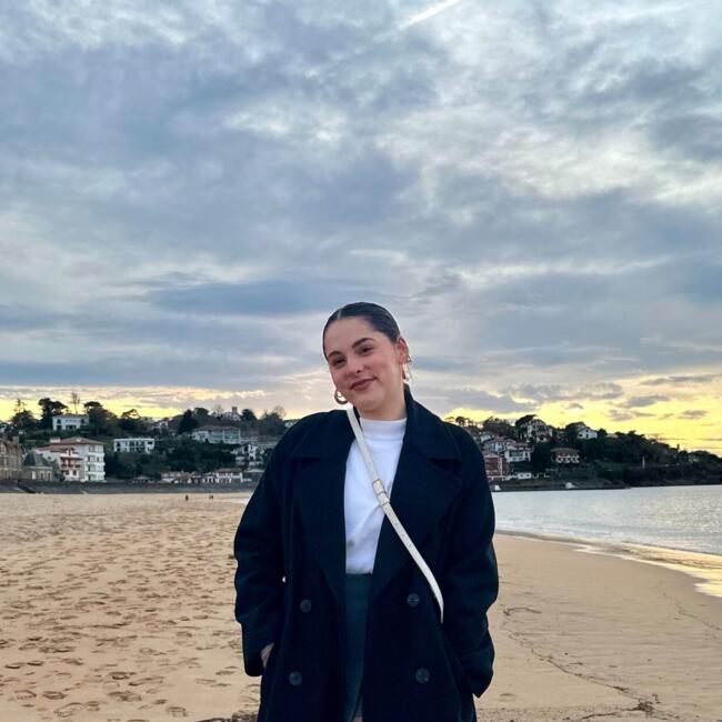 Babysitter in Irun: Miren