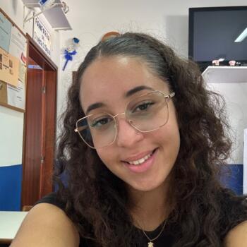 Babysitter em Vila Nova de Gaia: Nicole