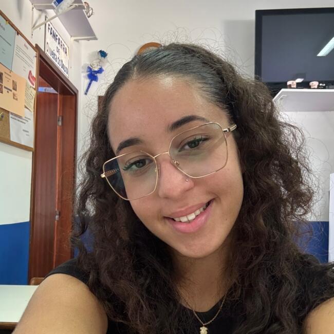 Babysitter em Vila Nova de Gaia: Nicole