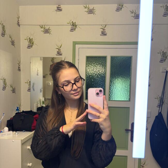 Babysitter in Olivet: Jade