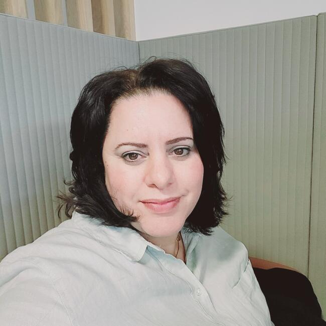 位于图尔奈的临时保姆: Hakima