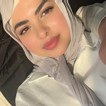 Babysitter Montceau-les-Mines: Maryam