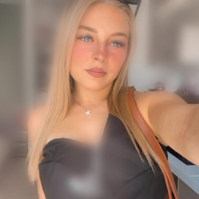 Babysitter in Cannes: Titia