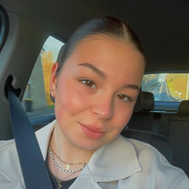 Babysitter in Caumont-l'Éventé: Enola