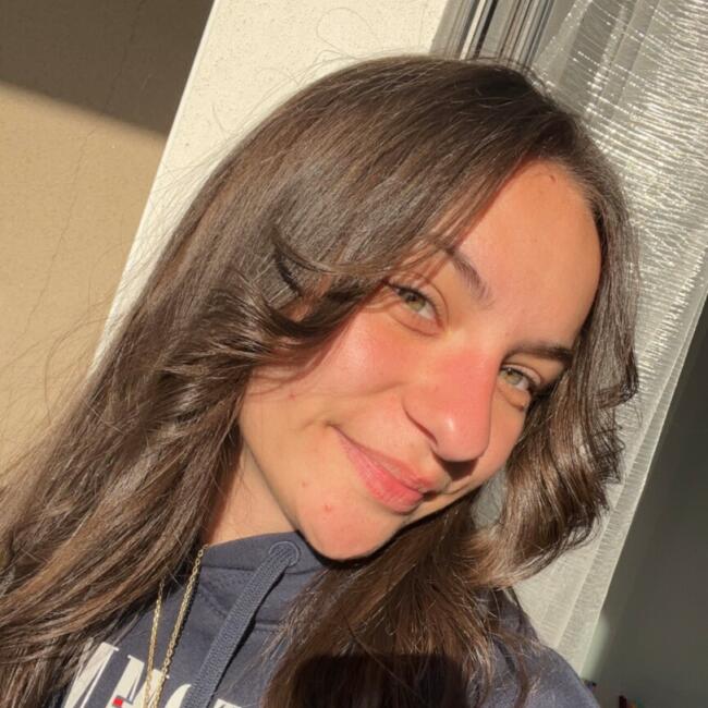 Babysitter in Agde: Naomie