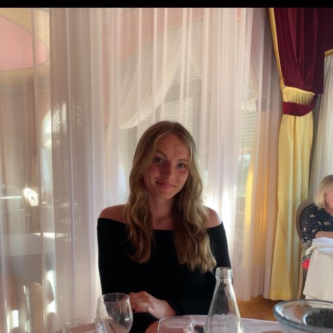 Babysitter in Besançon: Eva