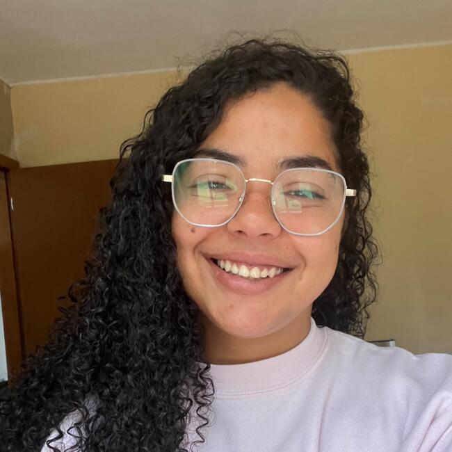 Babysitter in Brasília: Mirelen