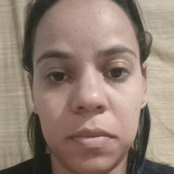 Babá em Brasília: Thainara
