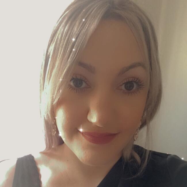 Lastenhoitaja Viseu: Tânia