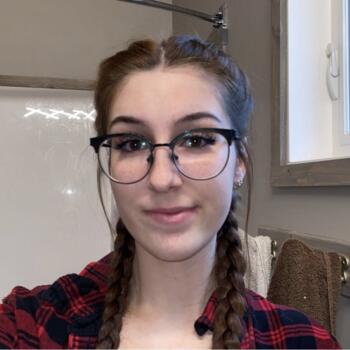 Baby-sitter in Saskatoon: Hayley