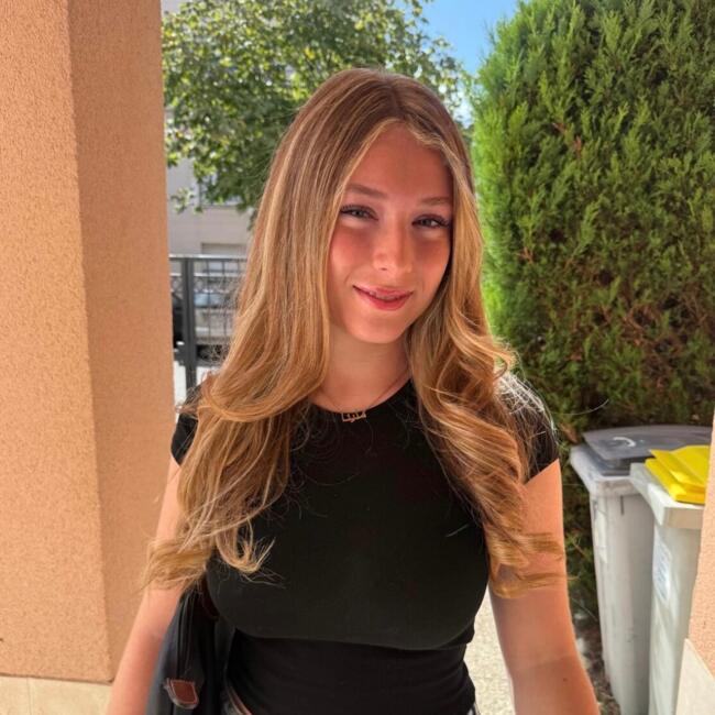 Babysitter in Montesson: Melina