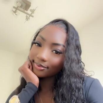 Babysitter in Ixelles-Elsene: Aisha