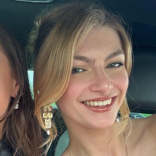 Babysitter in Limoges: Thiphaine