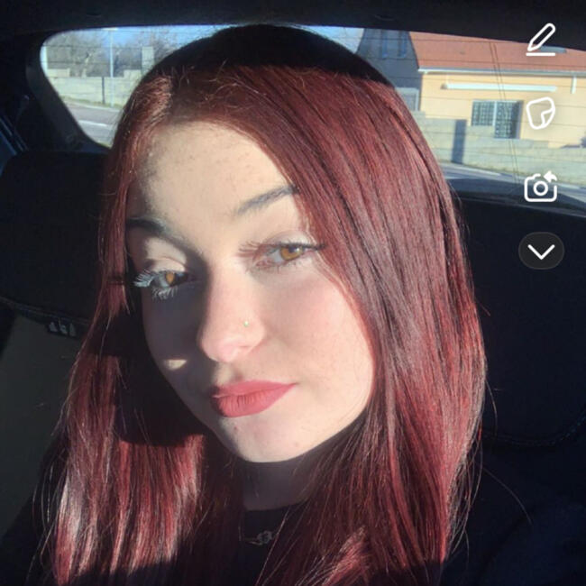 Babysitter in Saint-Hilaire-de-Beauvoir: Kelly