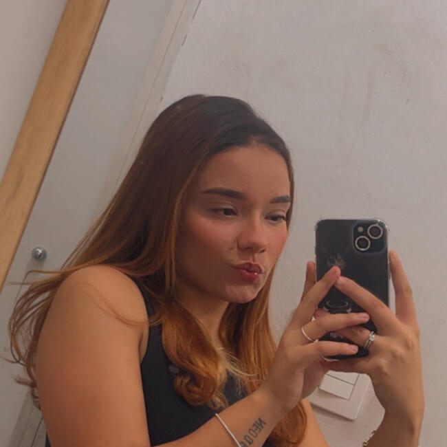 Babá em Várzea Paulista: Larissa