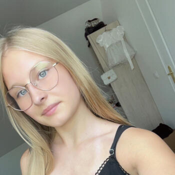 Babysitter in Fontaine-Fourches: Alyson