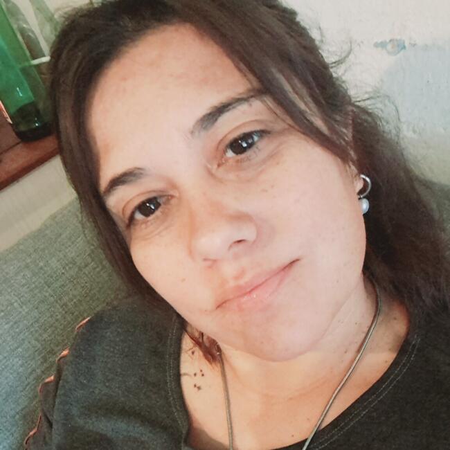 Niñera en Young: Monica