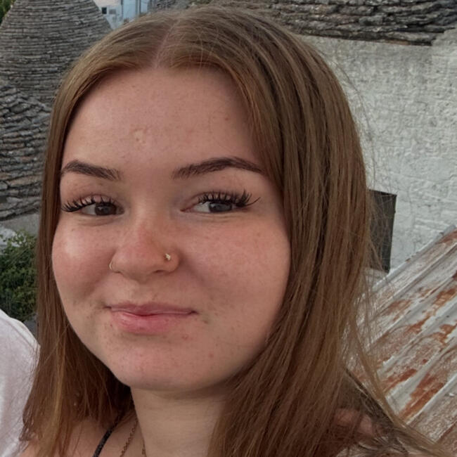 Babysitter in Villeurbanne: Laura