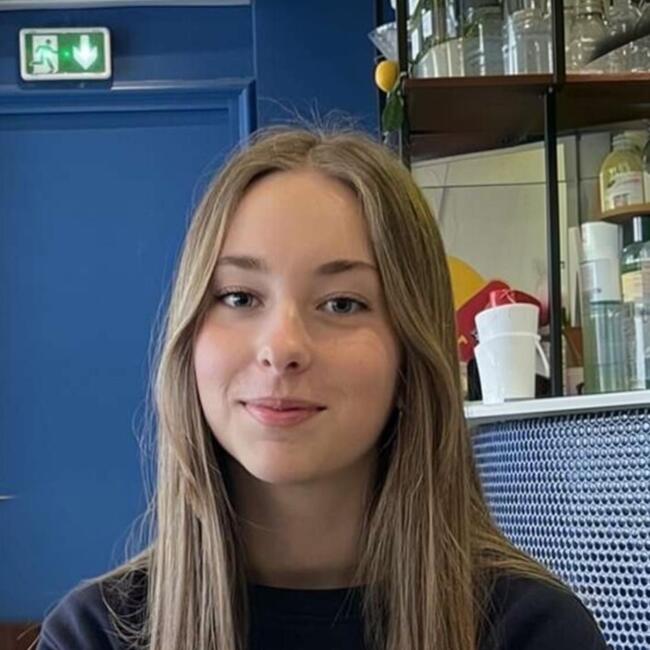 Babysitter in Bourg-Achard: Luna