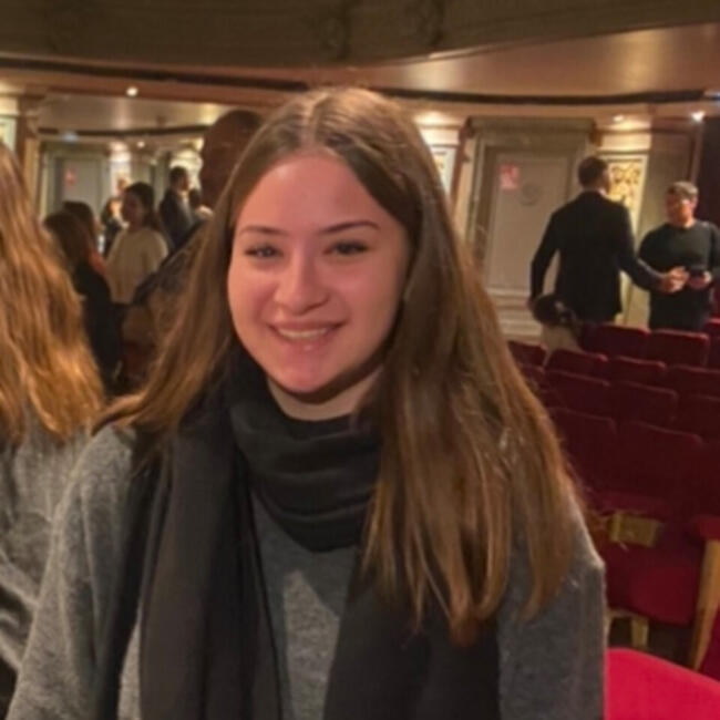 Babysitter in Noyers-Bocage: Lylou