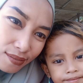 Nanny di Kota Surabaya: Ria