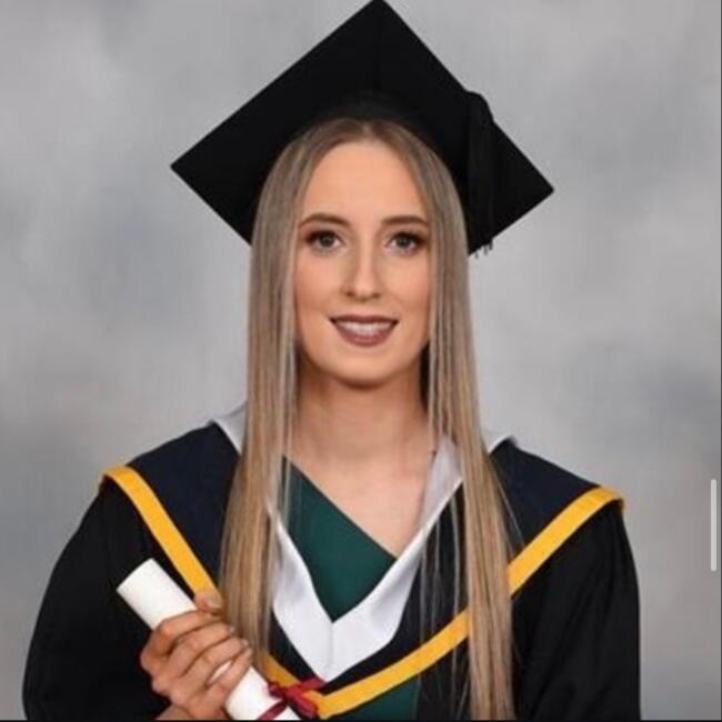 Babysitter in Sydney: Leah