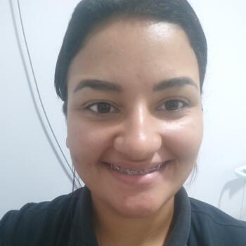 Babysitter Foz do Iguaçu: Angelina