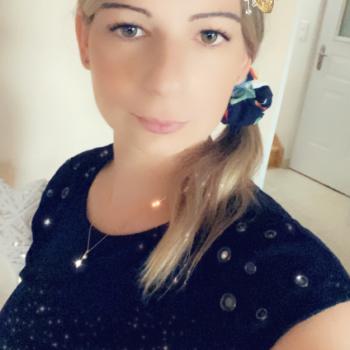 Baby-sitter in Farges-en-Septaine: Laura