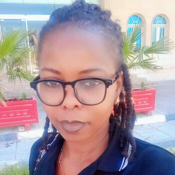 مربية أطفال الدوحة: Birungi