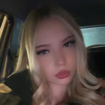 Babysitter in Crawley: Holly