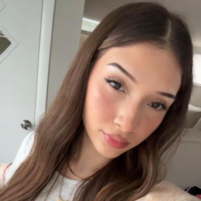 Babysitter in Oakville: Livia(Liv)