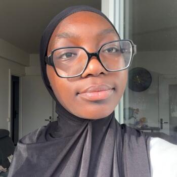 Babysitter in Courbevoie: Adja