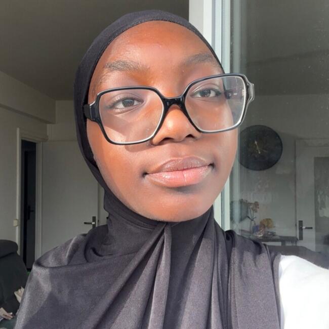Babysitter in Courbevoie: Adja