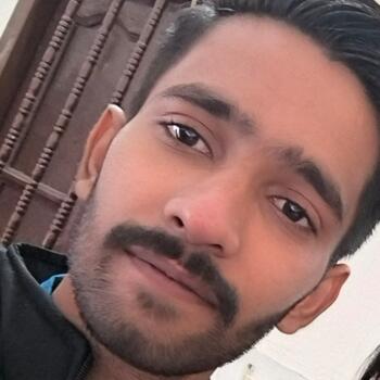 Surat में बेबीसिटर: Kamal