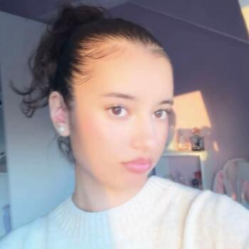 Babysitter in Comines: Sakina