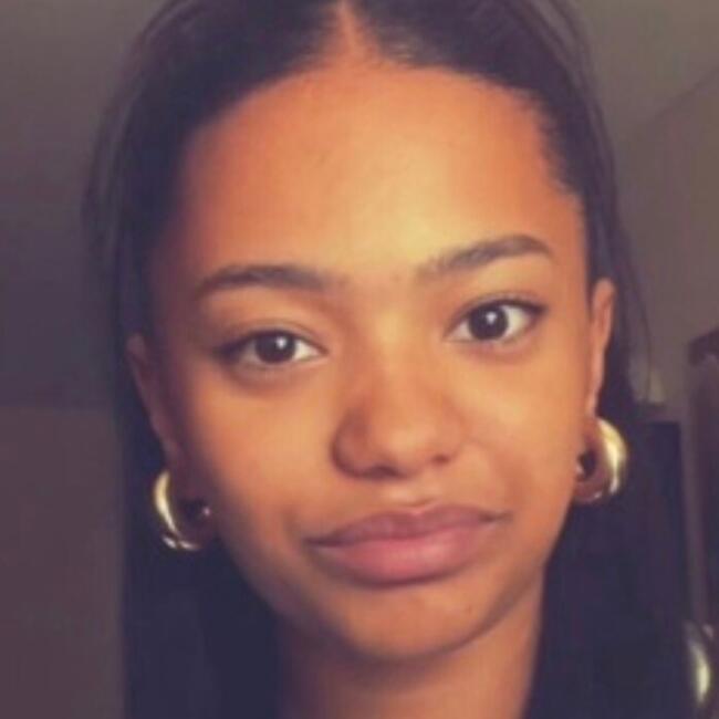 Babysitter in Houdan: Noemie