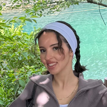 Babysitter in Paris: Amina