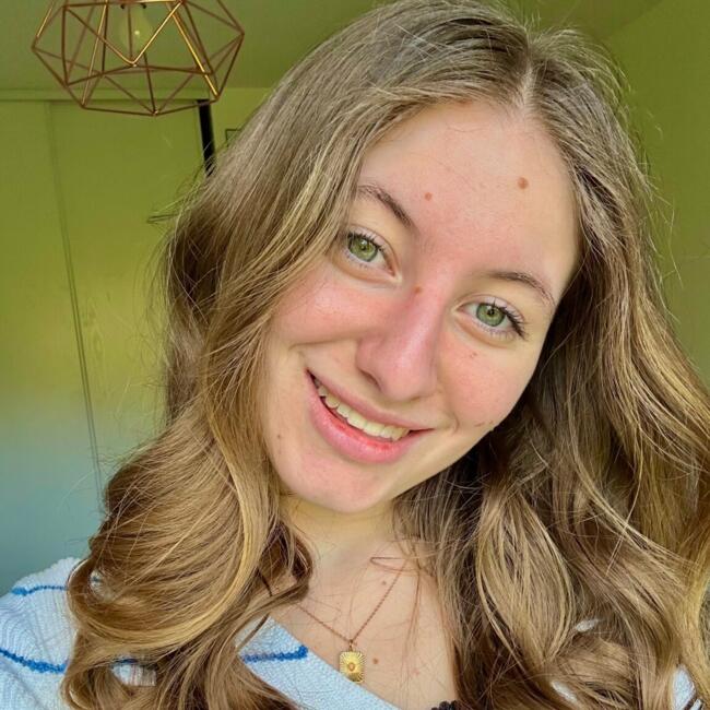 Babysitter in Cantenac: Lola