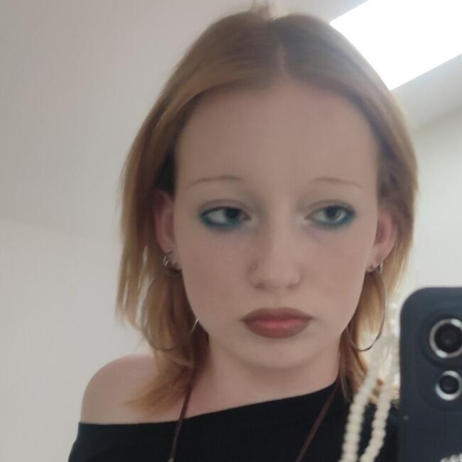 Babysitter in Éterville: Jeanne
