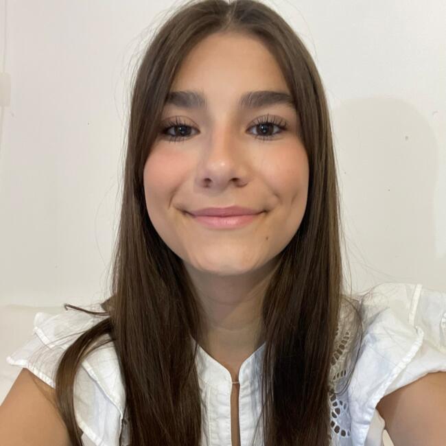 Babysitter in Dirac: Louise