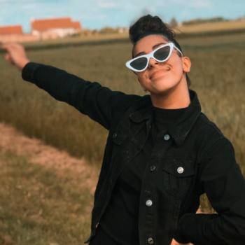 Babysitter in Paris: Nour