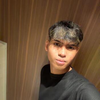 Babysitter in Singapore Island: Iryan